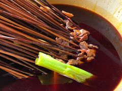 -拈签一笑黄牛肉辣卤串串