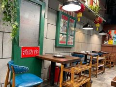 大堂-超越炭火牛蛙火锅鸡(河东店)