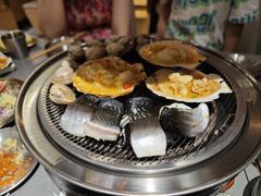 -围炉肉舍•炭烤活鳗•丹东海鲜烤肉(步行街店)