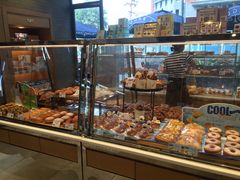 面包甜点陈列柜-巴黎贝甜(右安门店)
