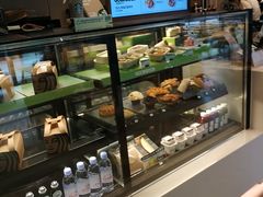 面包甜点陈列柜-星巴克(宏汇国际广场店)