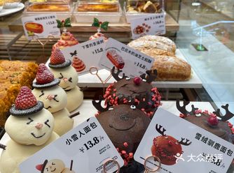 圣诞圣诞圣诞， 到处都是圣诞节的宣传和氛围