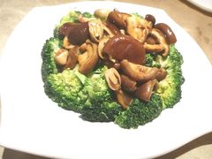 鲍汁双菇西兰花-翅爷家煲仔翅