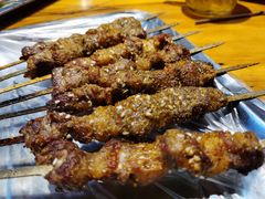 大串羊肉-皇后阿龙烤吧(原泉城路店)