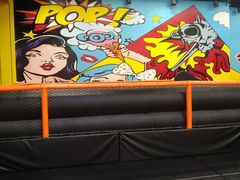 -爱蹦iBOON蹦床运动馆(江汉店)