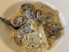 意式菠菜芝士饺配奶油蘑菇酱-La Tavernetta(Bar à Vin)(乌鲁木齐路店)