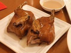 红烧脆皮乳鸽-杭州JW万豪酒店-万豪中餐厅