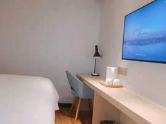 -柏曼酒店(合肥国购广场三里庵地铁店)