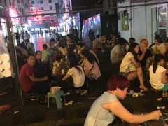等位区-罗姐烧烤(东风路一段店)