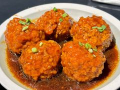鸭蛋黄狮子头-梅飞酒家(桑园路店)