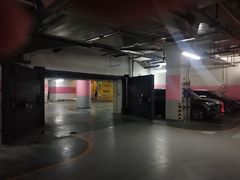 -爱琴海购物公园-地下停车场