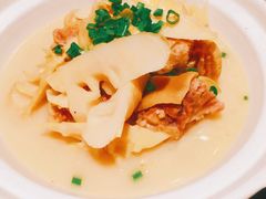 咸猪脚炖冬笋-老头儿油爆虾(胜利河美食街店)