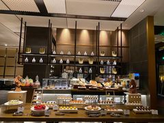 面包甜点陈列柜-康莱德酒店·美庭自助餐厅