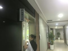 -粤港芭莎美容美发化妆学校