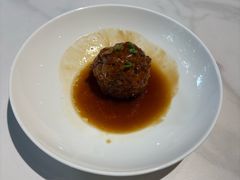 鸭蛋黄狮子头-梅飞酒家(桑园路店)