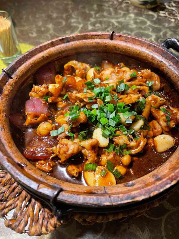 海宁煲时尚餐厅(朱泾店)-"相对价格比较实惠,大多数菜味道一般,有个.