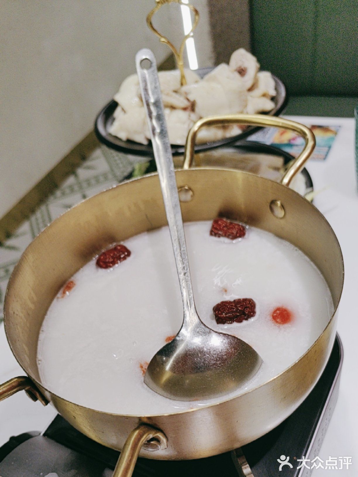 威高C馆3楼，人还挺多的。环境挺好的