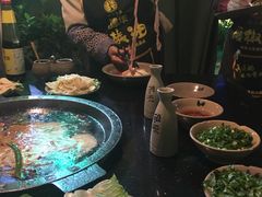 -茅草房·河畔园林火锅