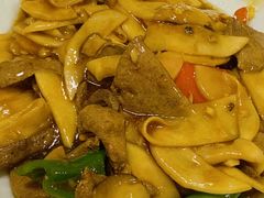 猪肝炒杏鲍菇-吉事利茶餐厅