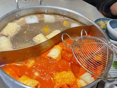日光番茄牛骨鸳鸯锅底-左庭右院鲜牛肉火锅(浦江欢乐颂店)