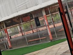 -洛克公园·篮球·足球·羽毛球(莘庄店)