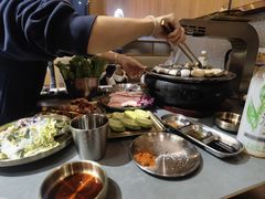 -围炉肉舍•炭烤活鳗•丹东海鲜烤肉(步行街店)