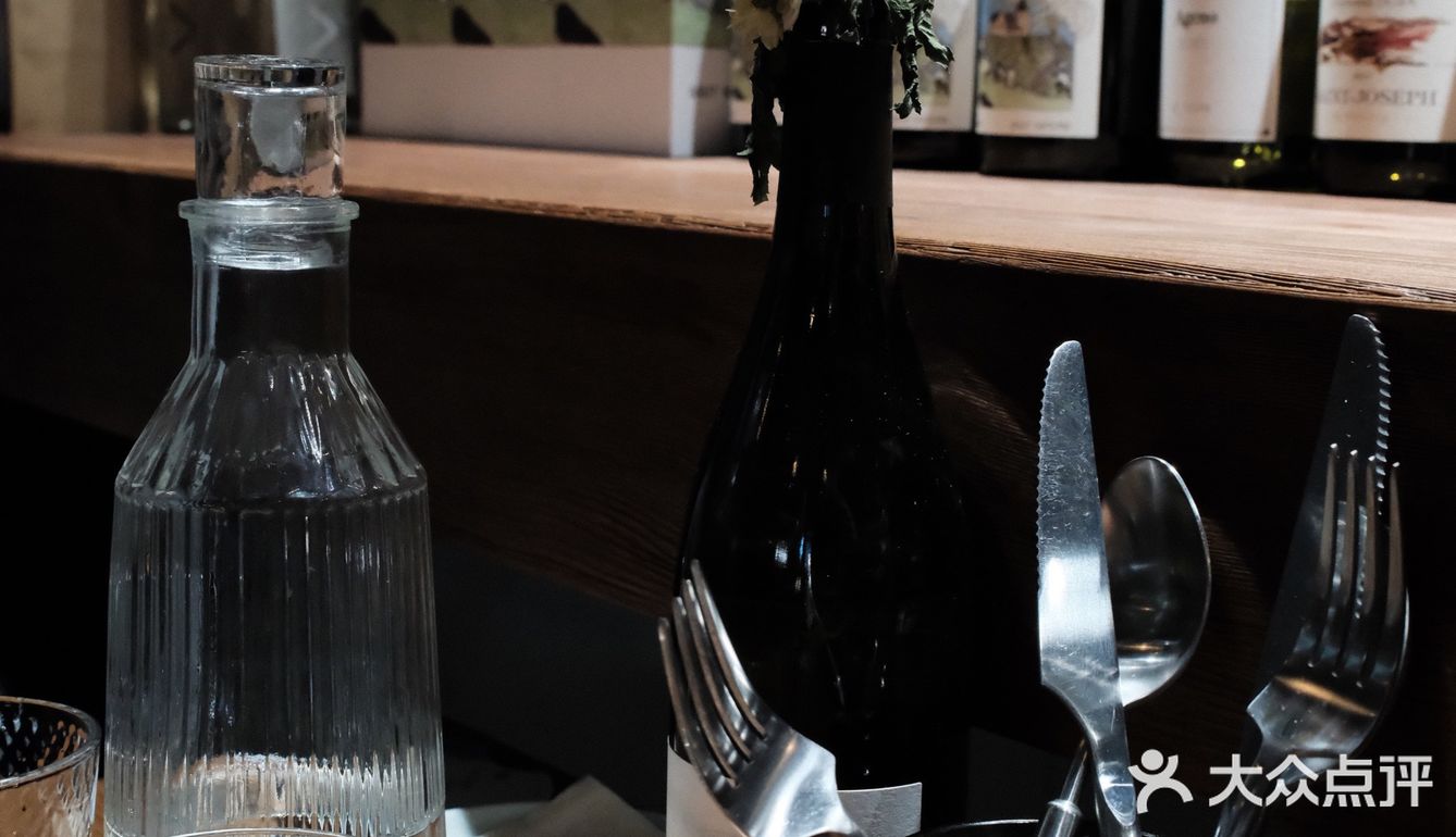 谁懂😅在小而美的bistro看了一晚上繁花