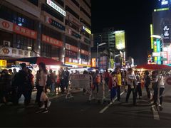-六合夜市