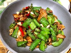 宣威小炒肉-老滇山寨•云南特色菜•地方菜•民族风情歌舞表演(金碧店)