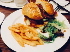-拉亚汉堡经典餐厅(商城路店)
