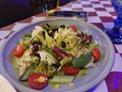 田园蔬菜沙拉-鲨鱼美式餐厅酒吧Sharky