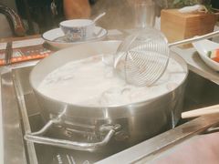 -尚尚仙·酸汤猪手·猪肚鸡火锅(华联万柳购物中心店)