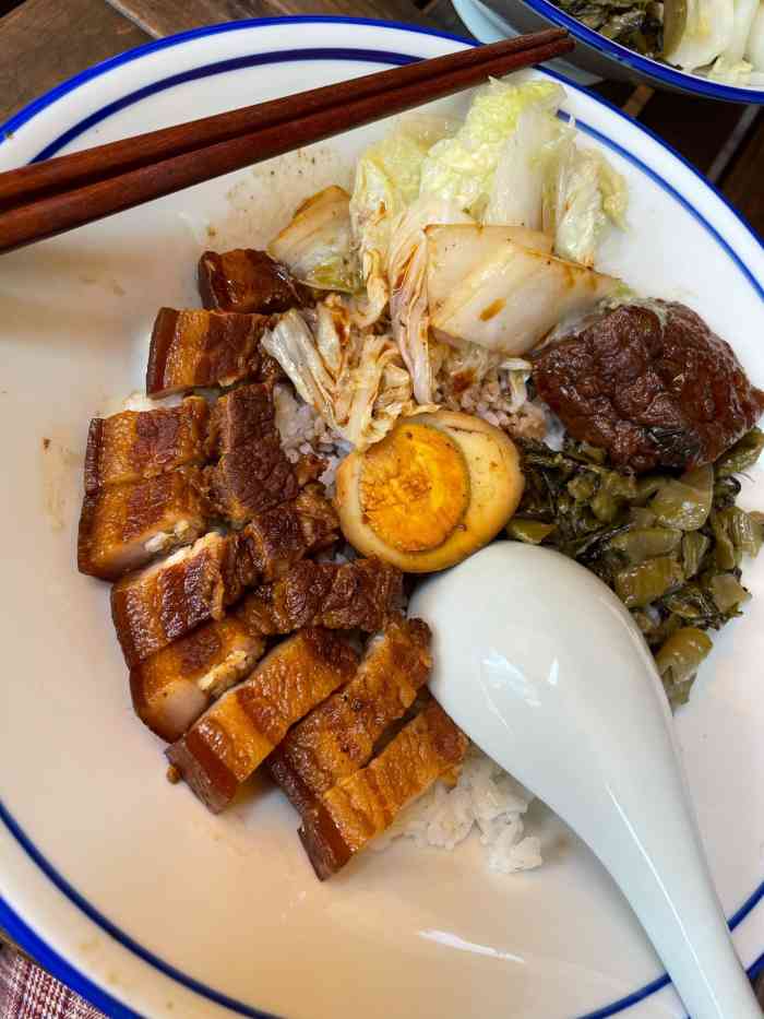 金牌卤肉饭(国贸店)-"位置是在国贸麦当劳那栋楼的五楼天台,这片.