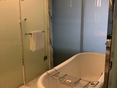 -上海滴水湖皇冠假日酒店