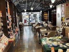 -钟书阁(松江泰晤士小镇店)