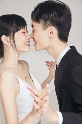 -雪中彩影婚纱摄影·微光艺术中心