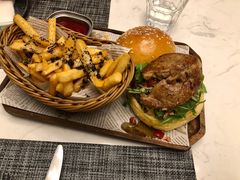 鹅肝汉堡-Future&Kitchen