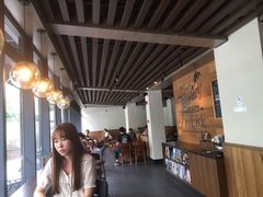 -星巴克(西藏路店)