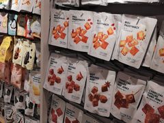 -名创优品(北京新中关购物中心地铁层店)