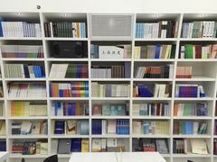 -钟书阁(松江泰晤士小镇店)