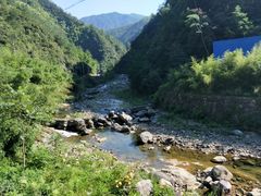 -安吉龙王山峡谷漂流