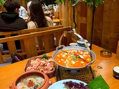 -老滇山寨•云南特色菜•地方菜•民族风情歌舞表演(金碧店)