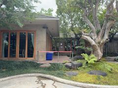 -Chom Cafe and Restaurant