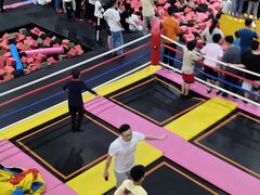 -嘿哟动霸CHUA·新潮玩运动娱乐中心·蹦床滑冰团建乐园