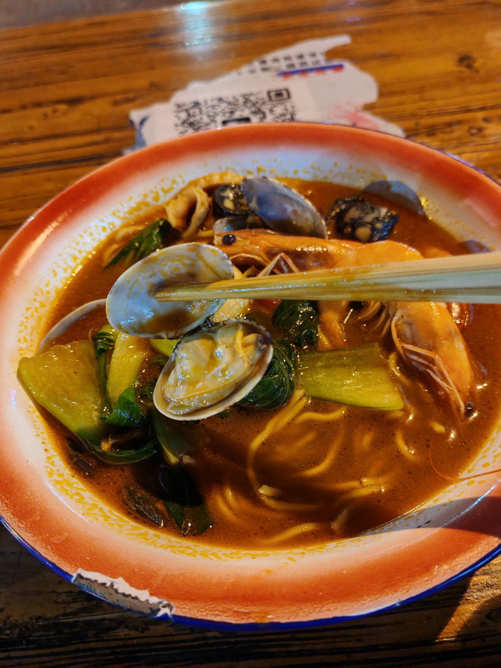 今天已经是第五刷了,吃麻辣海鲜面,加个小