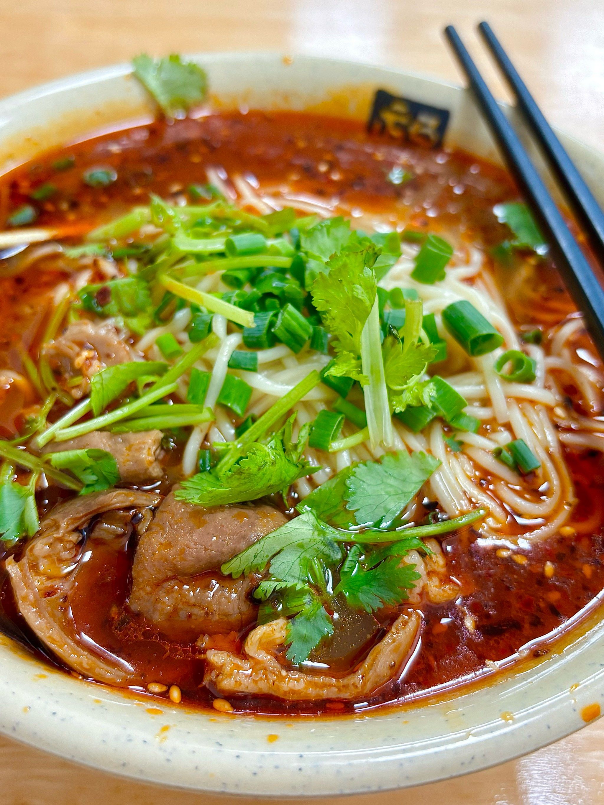 老盐灶这家重庆小店的肥肠面真的好好吃啊!