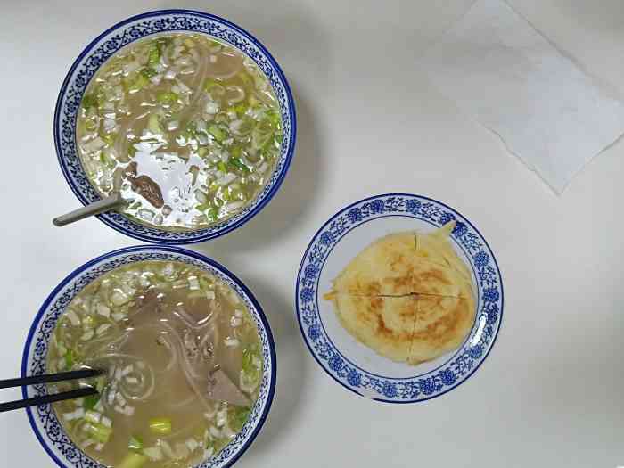 郝强强羊杂割(羊市街店)-"[薄荷]环境:环境一般般,四个人坐有点.