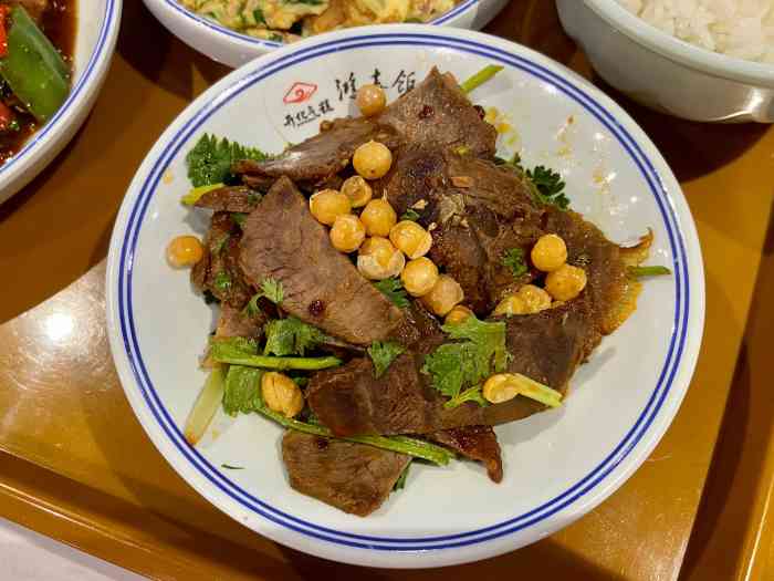 鸿喜饭堂(西径山店)-"[薄荷]环境:里面装修很有中式复古味,.