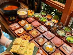 -银米·云南传统过桥米线(双廊黑金冠店)