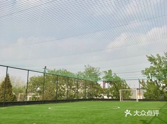 第一次来这里…本来就说带孩子瞎踢会儿 但没想到环境真
